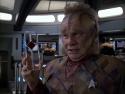 extant_StarTrek_VOY_6x05-Alice_02894.jpg