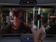 extant_StarTrek_VOY_6x05-Alice_02900.jpg
