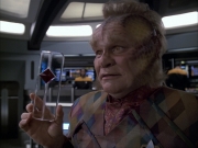 extant_StarTrek_VOY_6x05-Alice_02903.jpg
