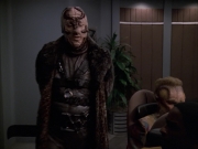 extant_StarTrek_VOY_6x05-Alice_02913.jpg