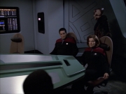 extant_StarTrek_VOY_6x05-Alice_02921.jpg