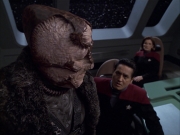 extant_StarTrek_VOY_6x05-Alice_02978.jpg