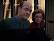extant_StarTrek_VOY_6x05-Alice_02997.jpg