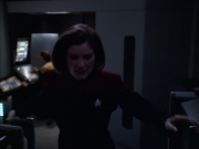 extant_StarTrek_VOY_6x05-Alice_03295.jpg