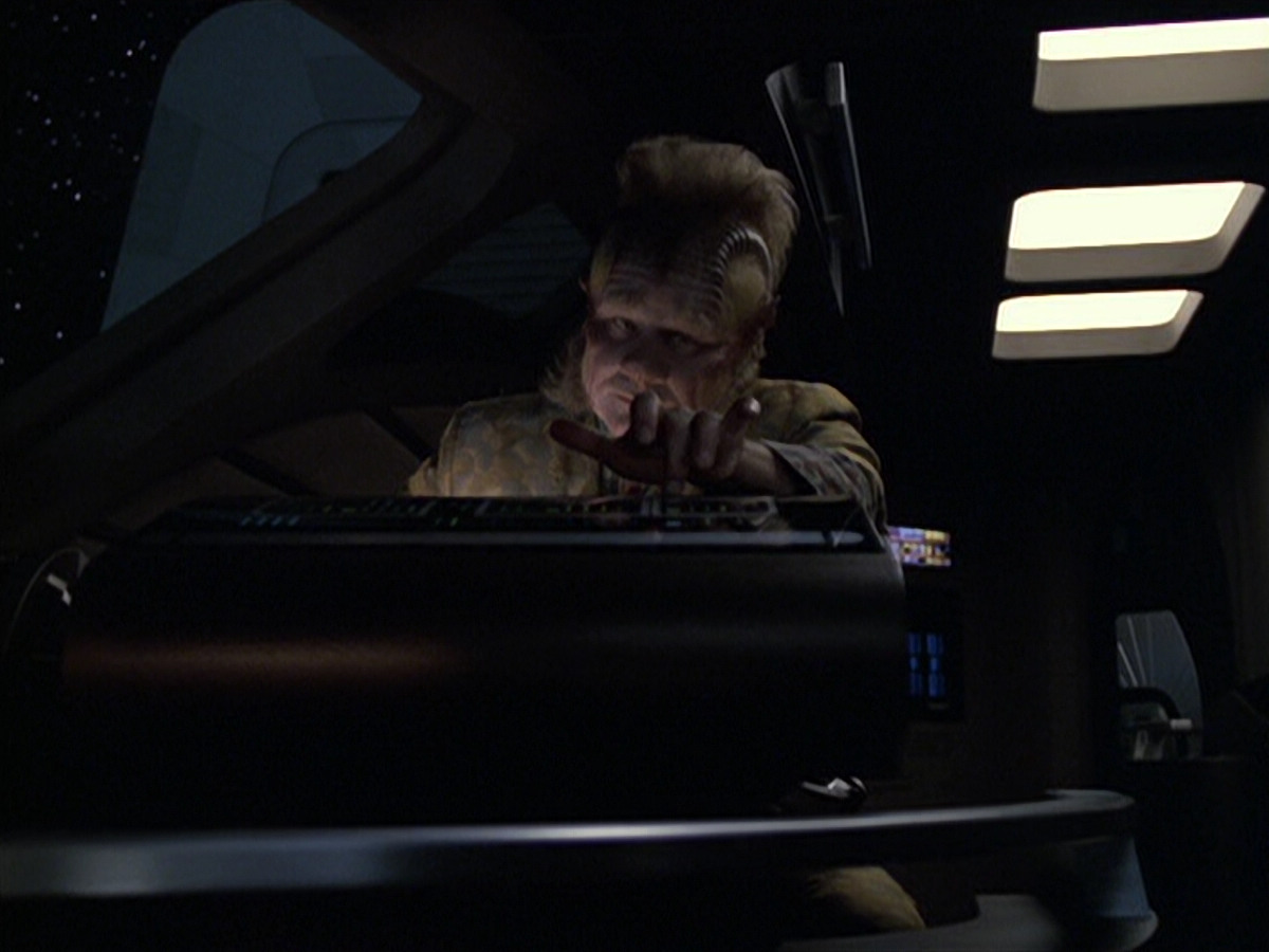 extant_StarTrek_VOY_6x06-Riddles_00014.jpg