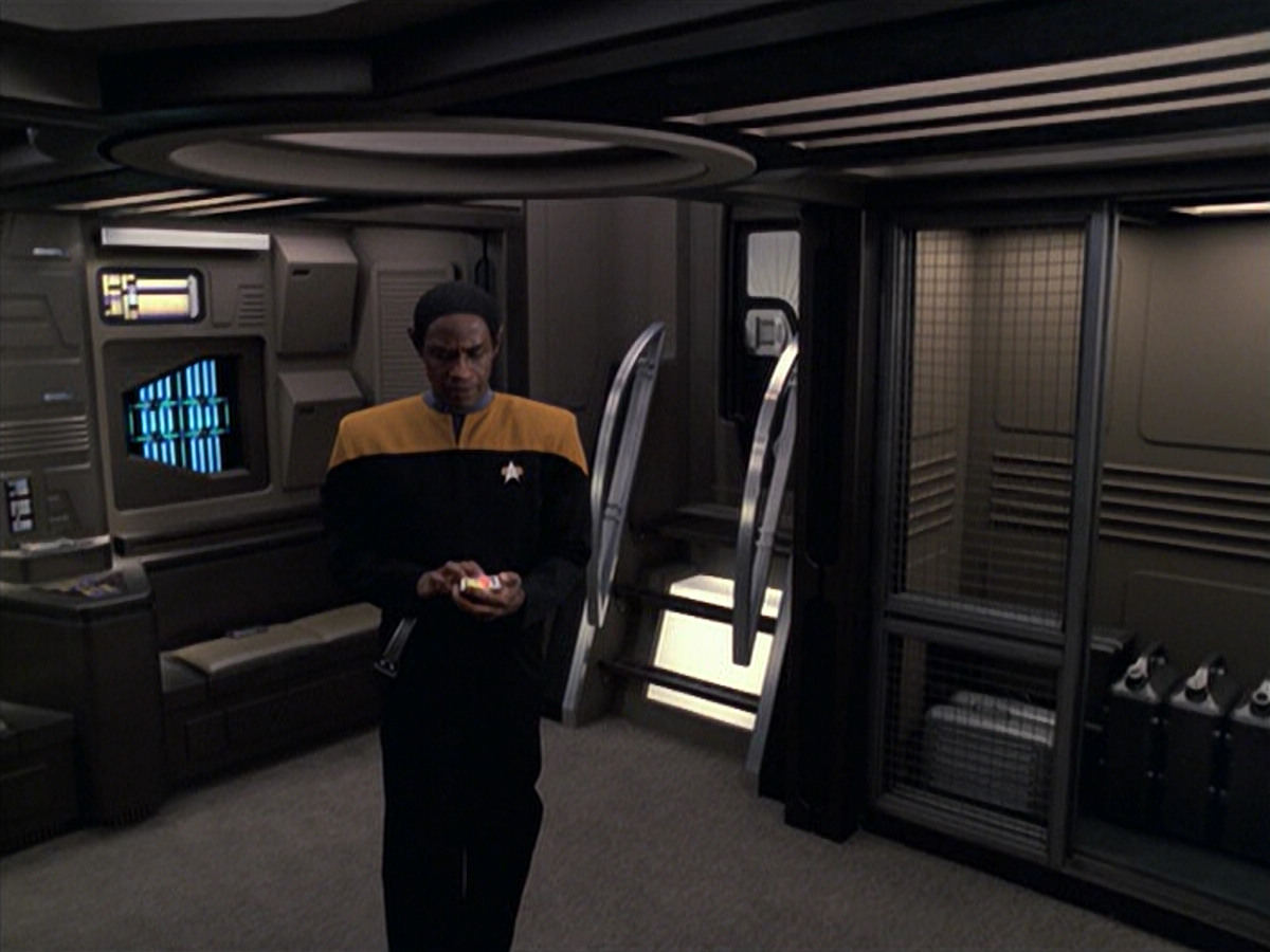 extant_StarTrek_VOY_6x06-Riddles_00243.jpg