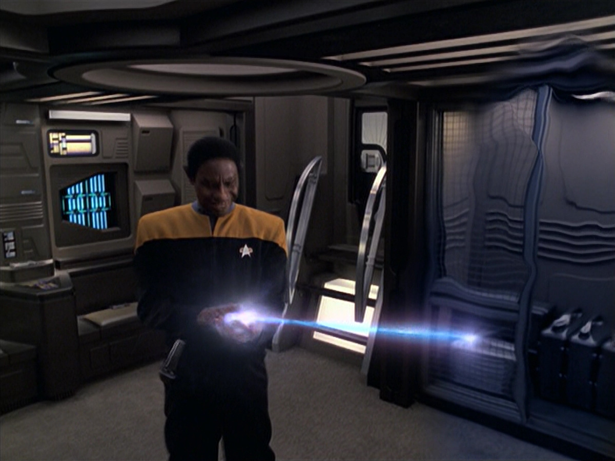 extant_StarTrek_VOY_6x06-Riddles_00252.jpg