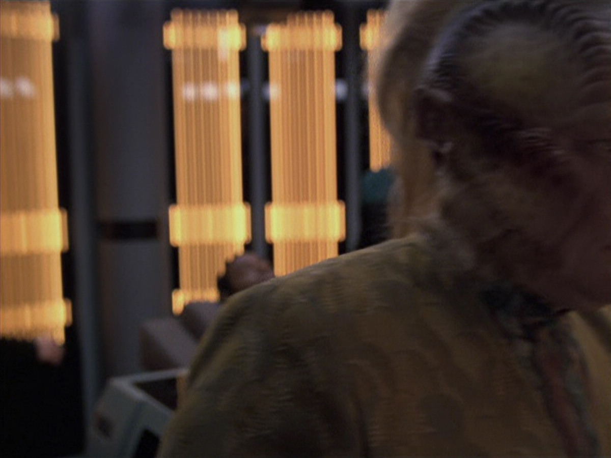 extant_StarTrek_VOY_6x06-Riddles_00505.jpg
