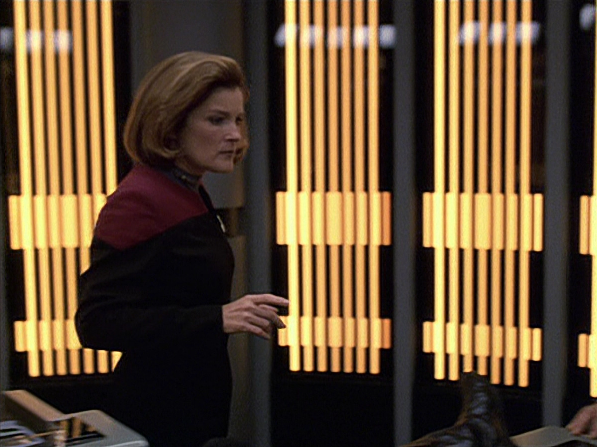 extant_StarTrek_VOY_6x06-Riddles_00552.jpg