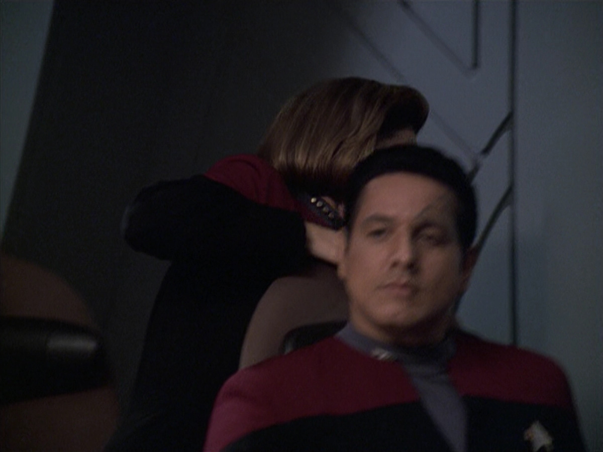 extant_StarTrek_VOY_6x06-Riddles_00687.jpg