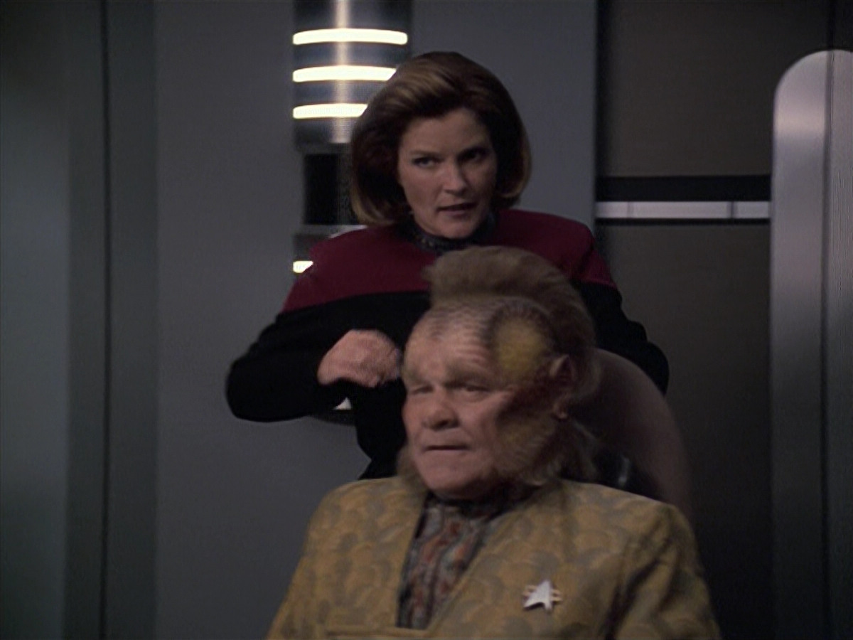 extant_StarTrek_VOY_6x06-Riddles_00729.jpg