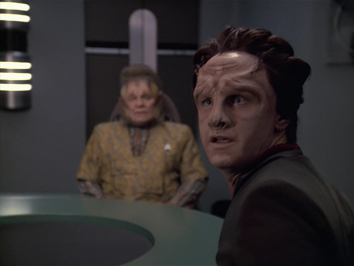 extant_StarTrek_VOY_6x06-Riddles_00738.jpg