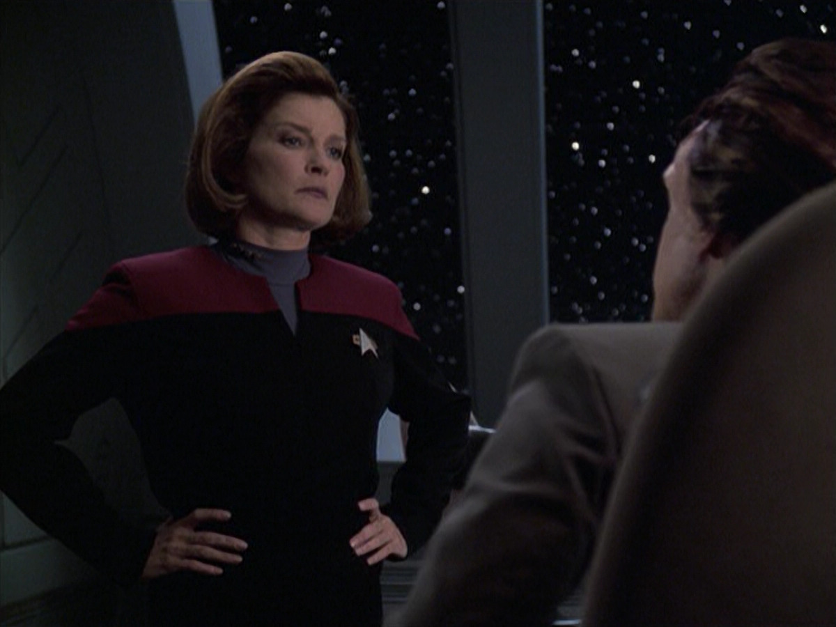 extant_StarTrek_VOY_6x06-Riddles_00765.jpg