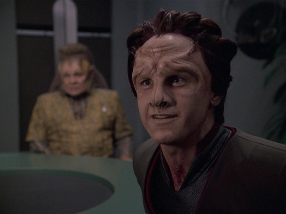 extant_StarTrek_VOY_6x06-Riddles_00770.jpg