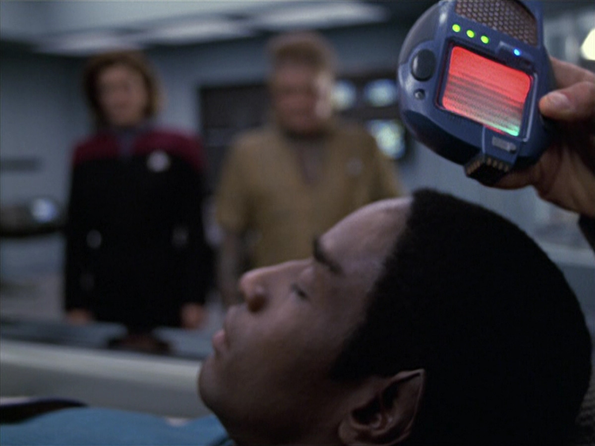 extant_StarTrek_VOY_6x06-Riddles_00787.jpg
