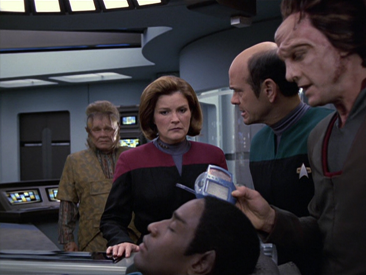 extant_StarTrek_VOY_6x06-Riddles_00793.jpg