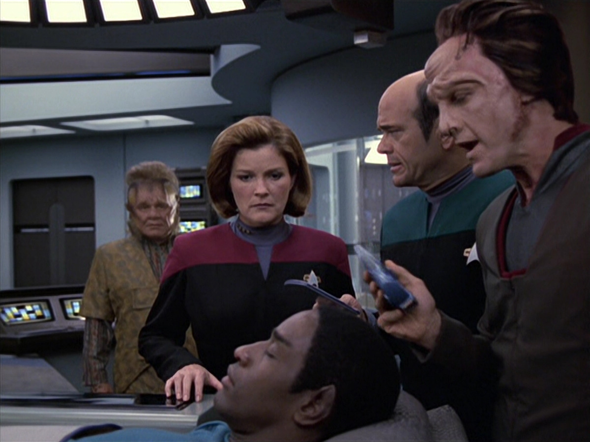 extant_StarTrek_VOY_6x06-Riddles_00794.jpg