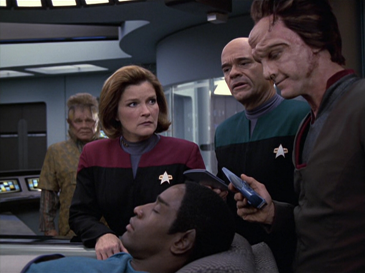 extant_StarTrek_VOY_6x06-Riddles_00799.jpg
