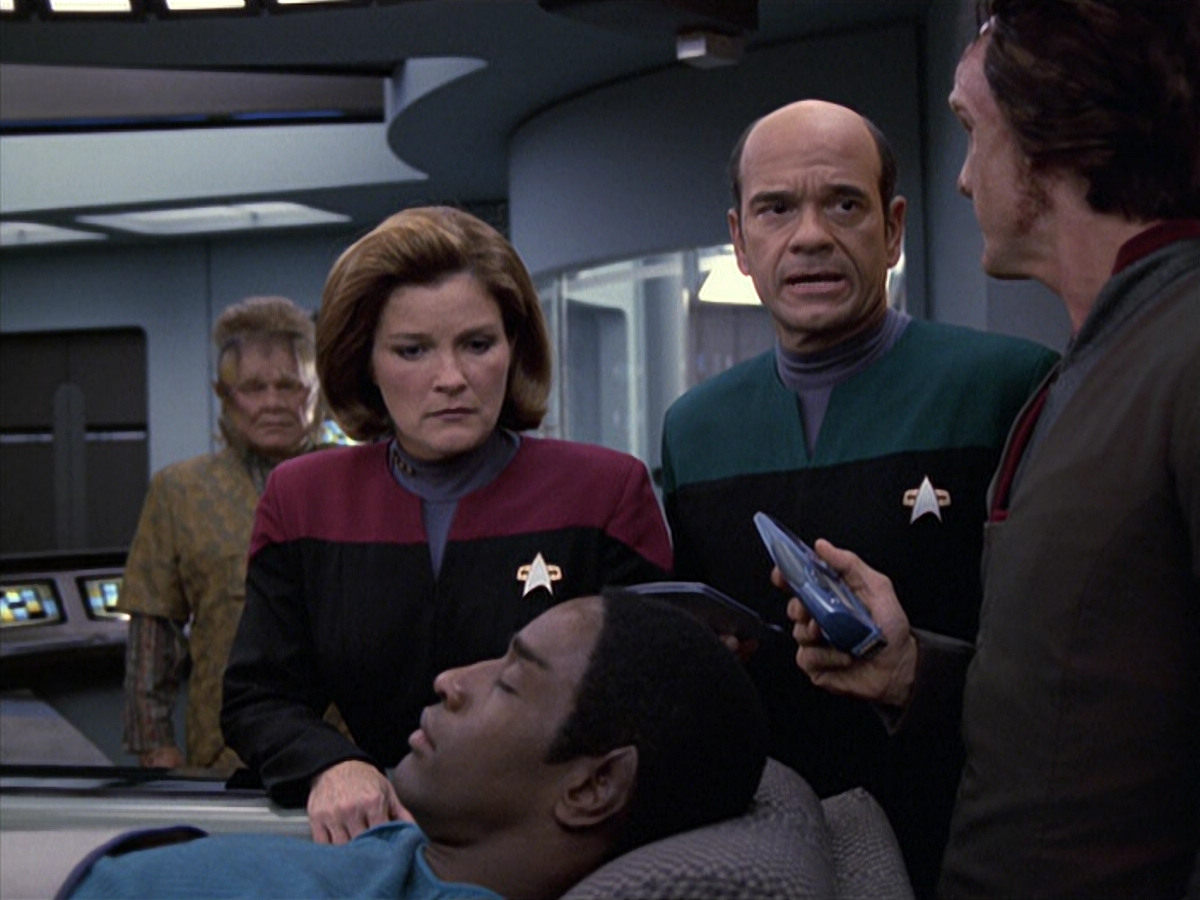 extant_StarTrek_VOY_6x06-Riddles_00802.jpg