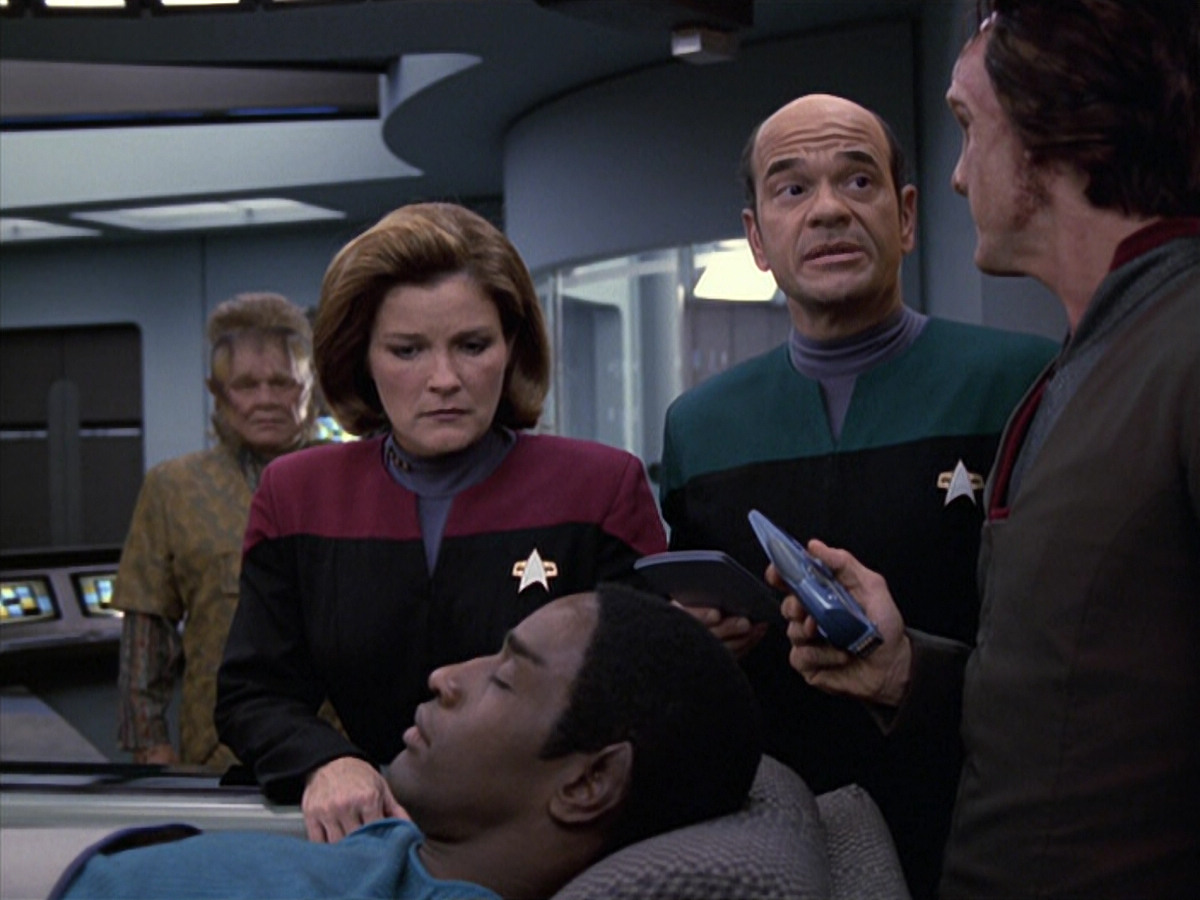 extant_StarTrek_VOY_6x06-Riddles_00804.jpg