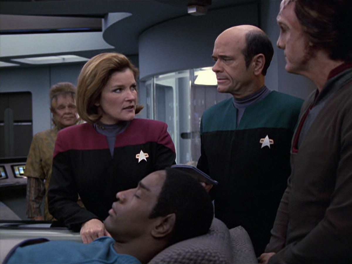 extant_StarTrek_VOY_6x06-Riddles_00820.jpg