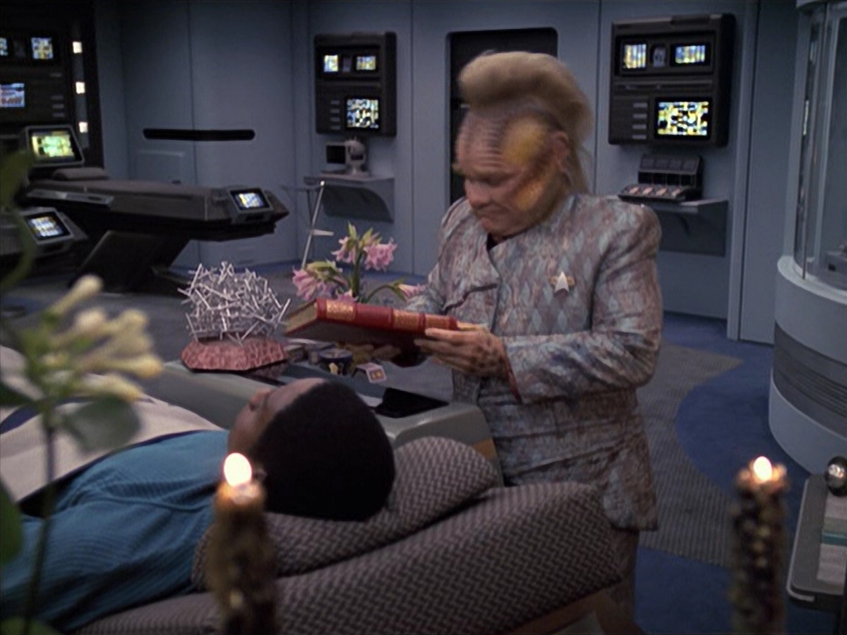 extant_StarTrek_VOY_6x06-Riddles_00954.jpg