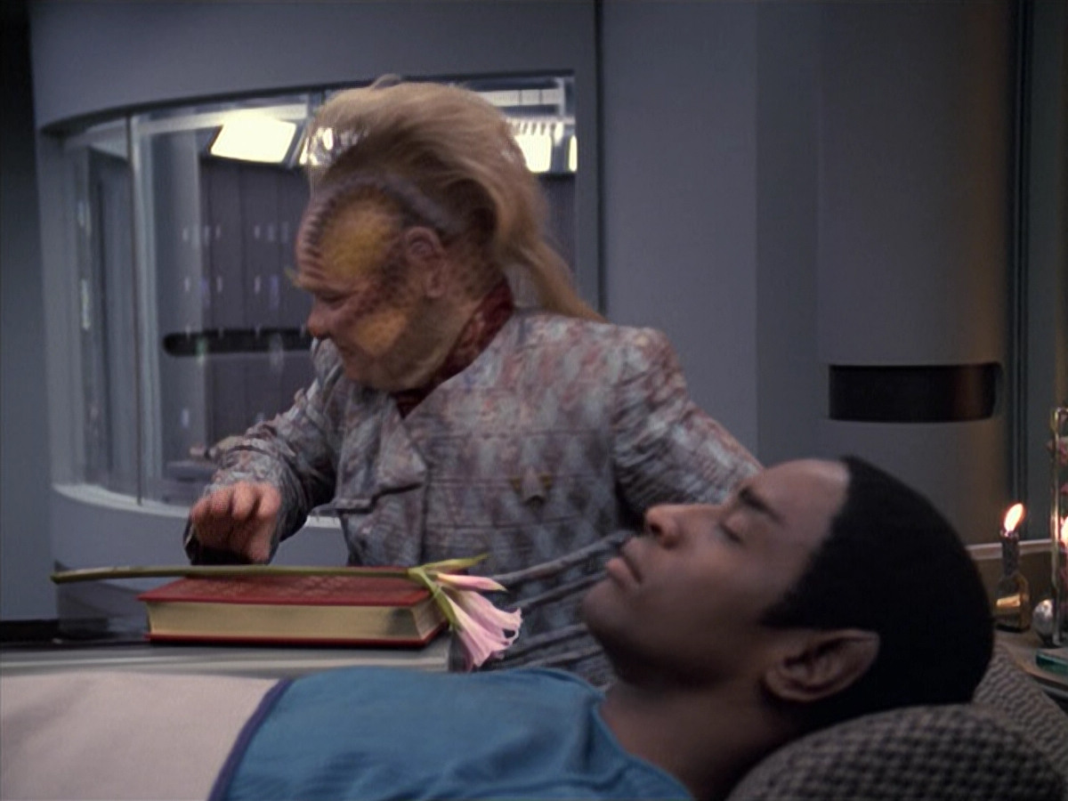 extant_StarTrek_VOY_6x06-Riddles_00982.jpg