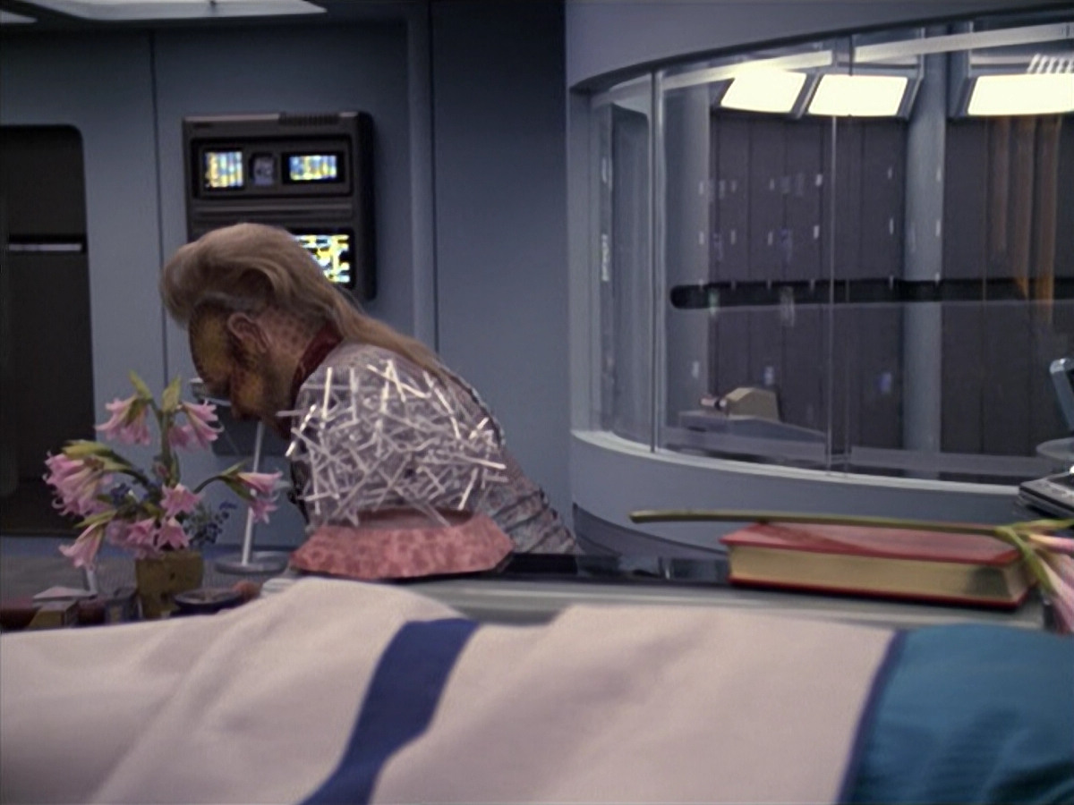 extant_StarTrek_VOY_6x06-Riddles_00984.jpg