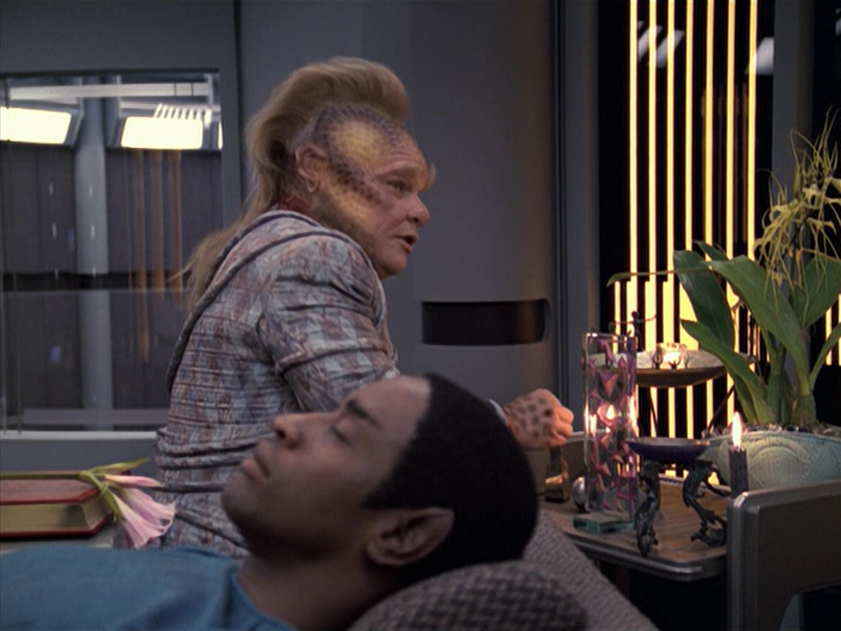 extant_StarTrek_VOY_6x06-Riddles_00994.jpg