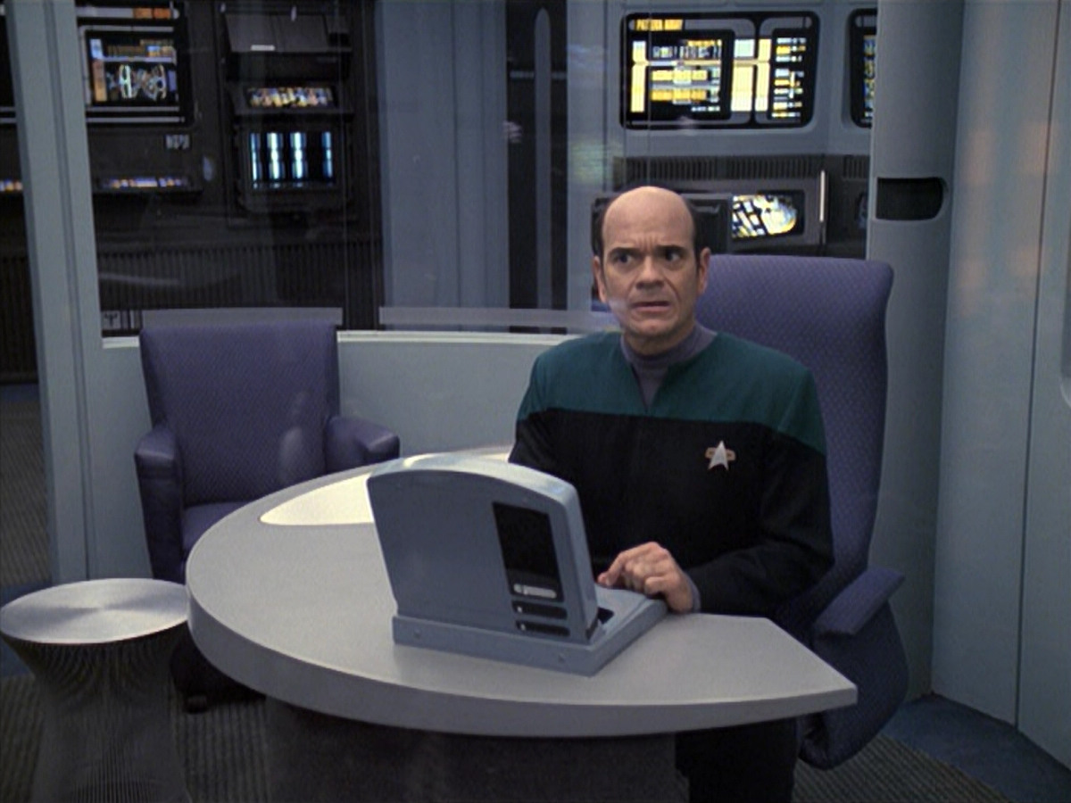extant_StarTrek_VOY_6x06-Riddles_01011.jpg