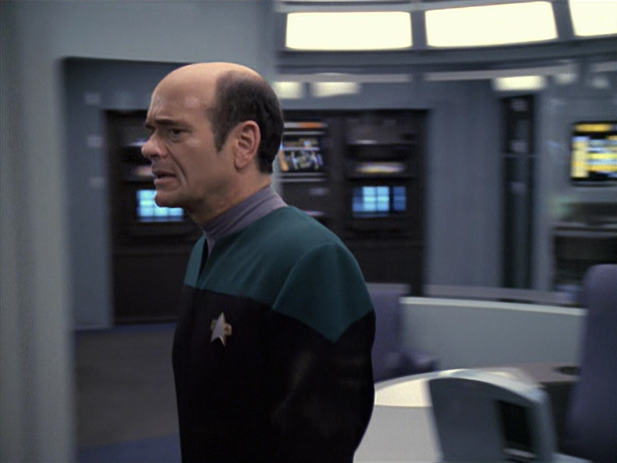 extant_StarTrek_VOY_6x06-Riddles_01016.jpg