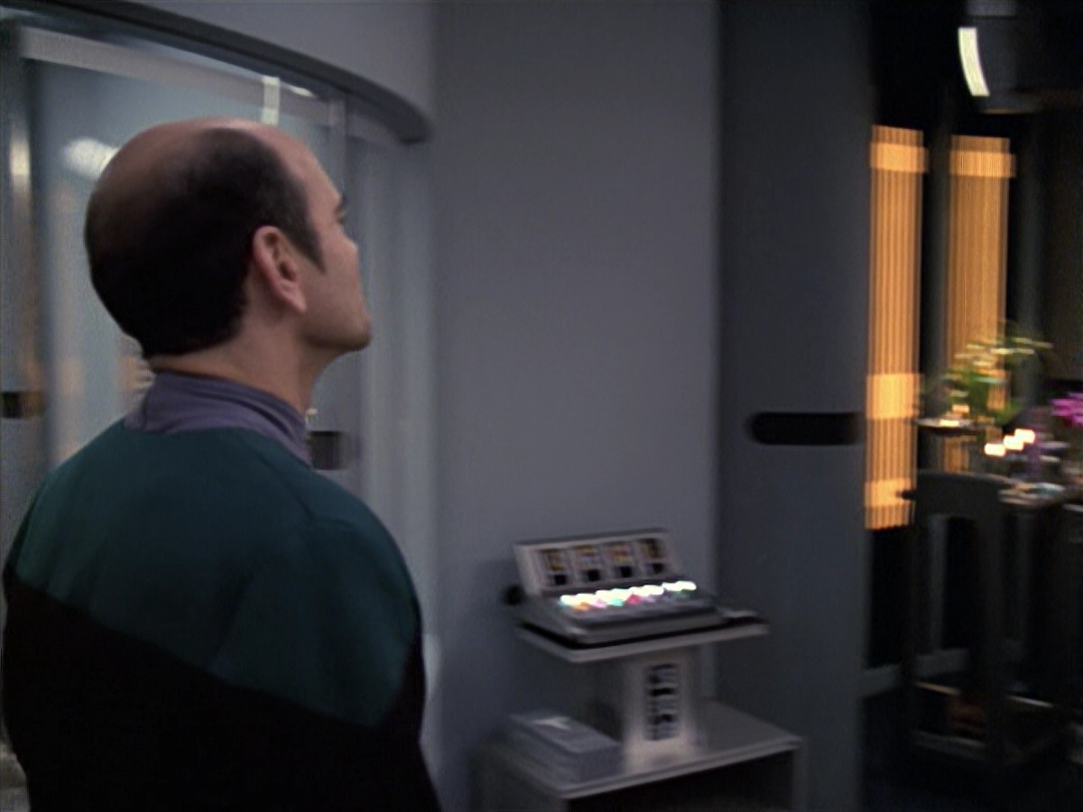 extant_StarTrek_VOY_6x06-Riddles_01022.jpg