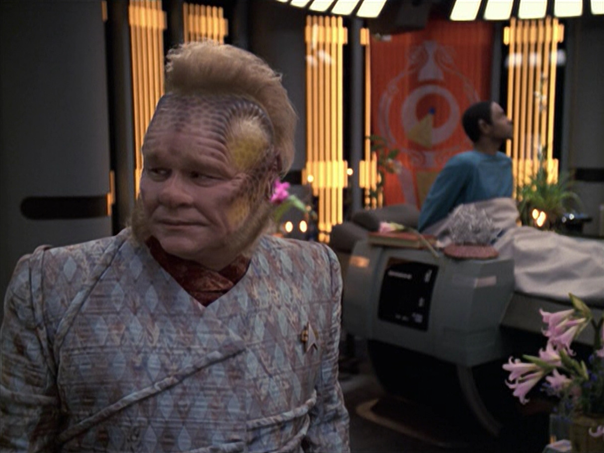 extant_StarTrek_VOY_6x06-Riddles_01063.jpg