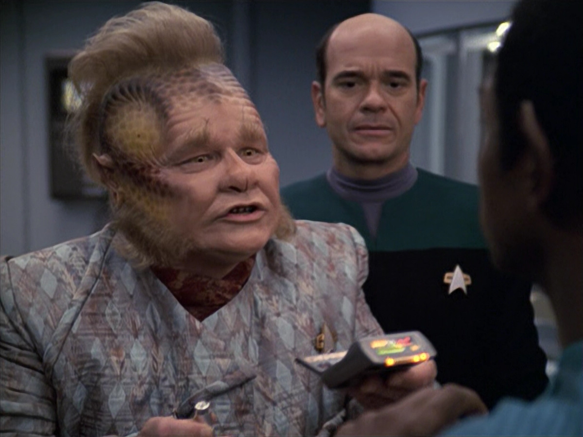 extant_StarTrek_VOY_6x06-Riddles_01106.jpg