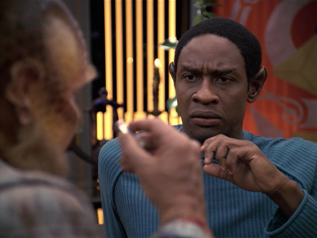 extant_StarTrek_VOY_6x06-Riddles_01109.jpg