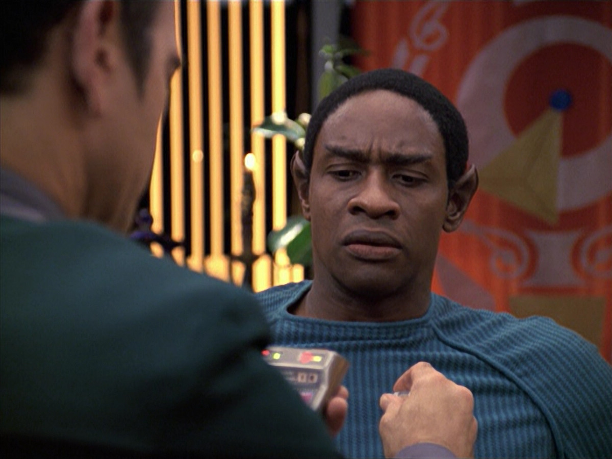 extant_StarTrek_VOY_6x06-Riddles_01131.jpg