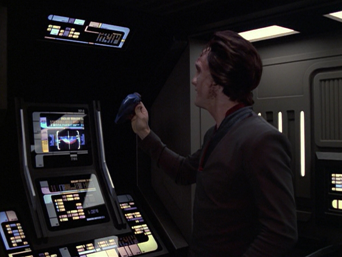 extant_StarTrek_VOY_6x06-Riddles_01183.jpg