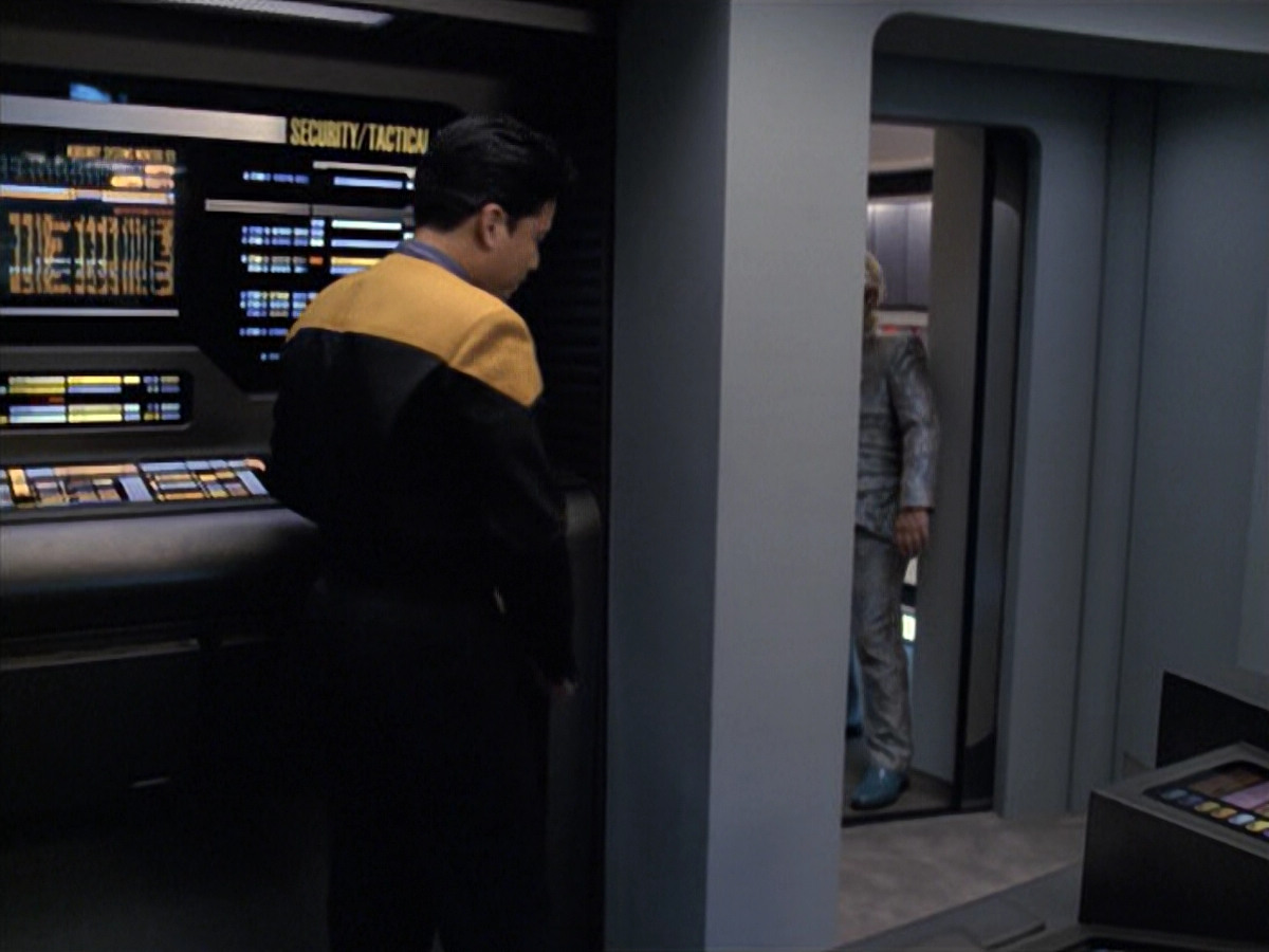 extant_StarTrek_VOY_6x06-Riddles_01405.jpg