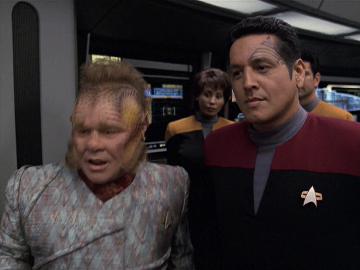 extant_StarTrek_VOY_6x06-Riddles_01471.jpg