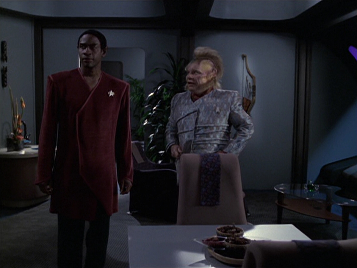 extant_StarTrek_VOY_6x06-Riddles_01530.jpg
