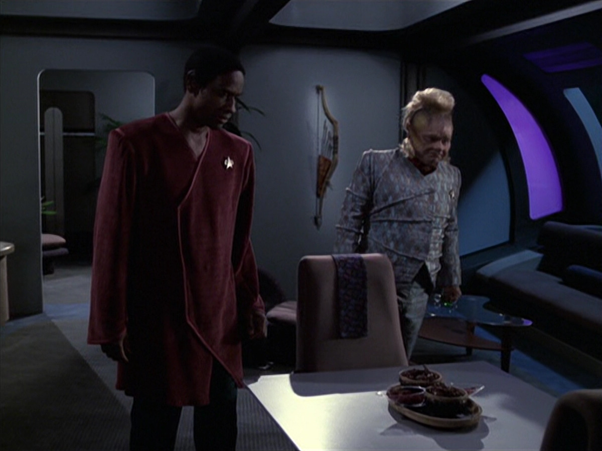 extant_StarTrek_VOY_6x06-Riddles_01538.jpg