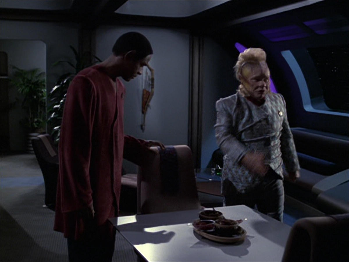 extant_StarTrek_VOY_6x06-Riddles_01540.jpg