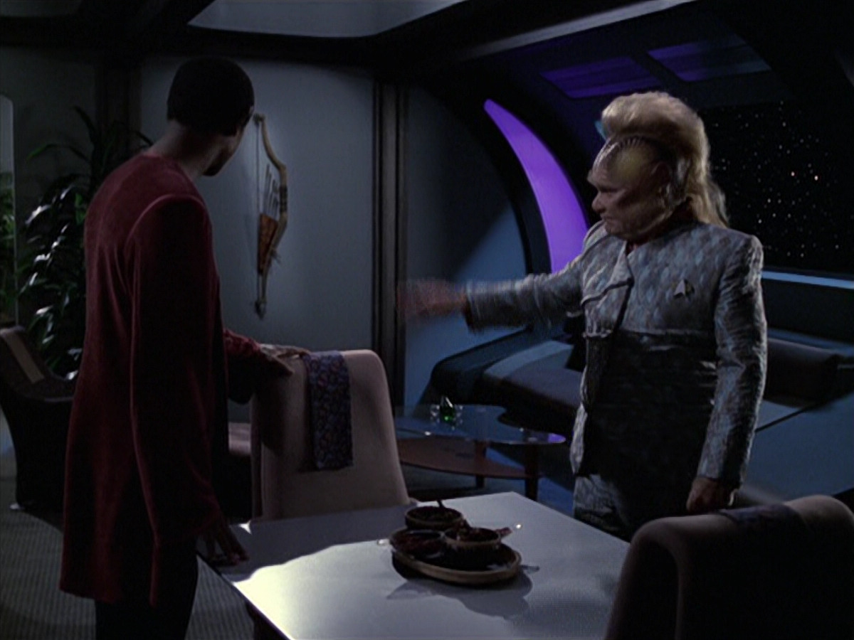 extant_StarTrek_VOY_6x06-Riddles_01543.jpg