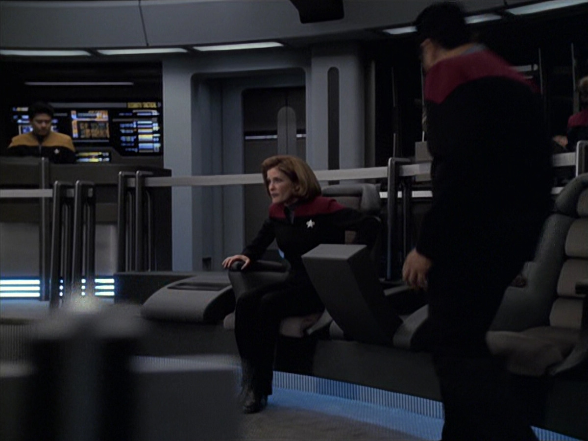 extant_StarTrek_VOY_6x06-Riddles_01563.jpg