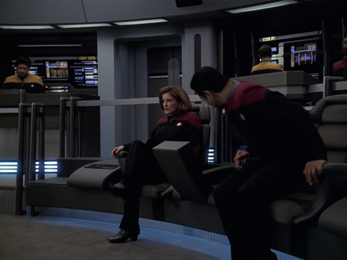 extant_StarTrek_VOY_6x06-Riddles_01564.jpg