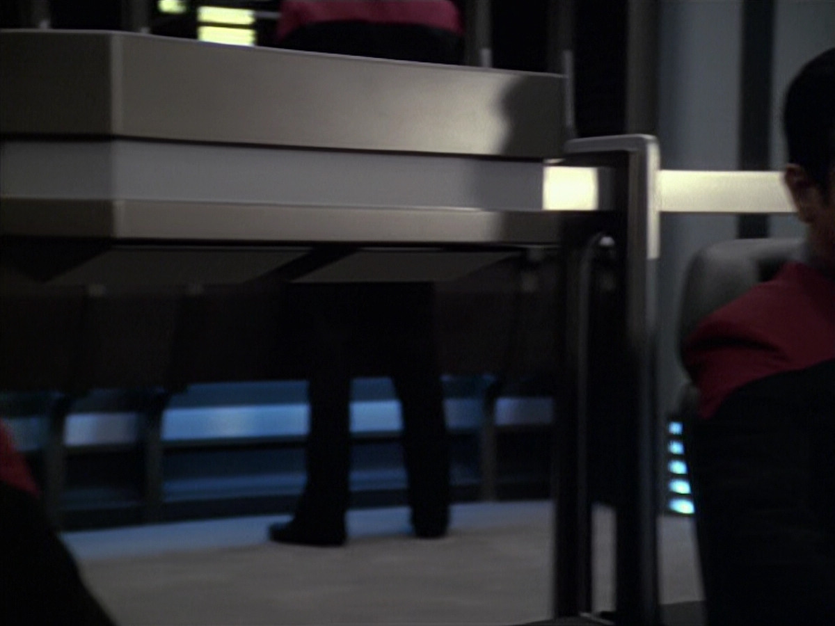 extant_StarTrek_VOY_6x06-Riddles_01585.jpg