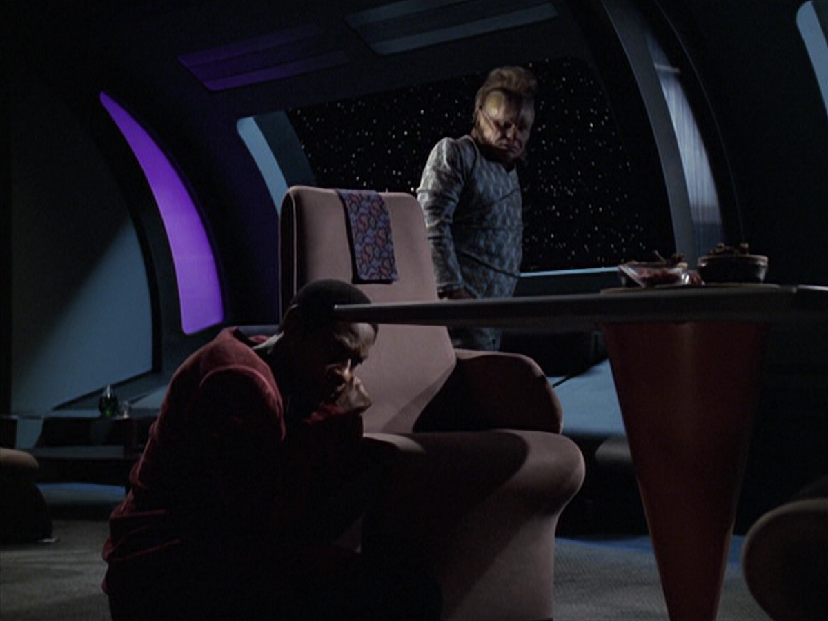 extant_StarTrek_VOY_6x06-Riddles_01698.jpg