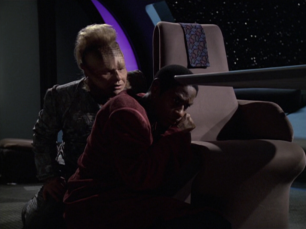extant_StarTrek_VOY_6x06-Riddles_01717.jpg