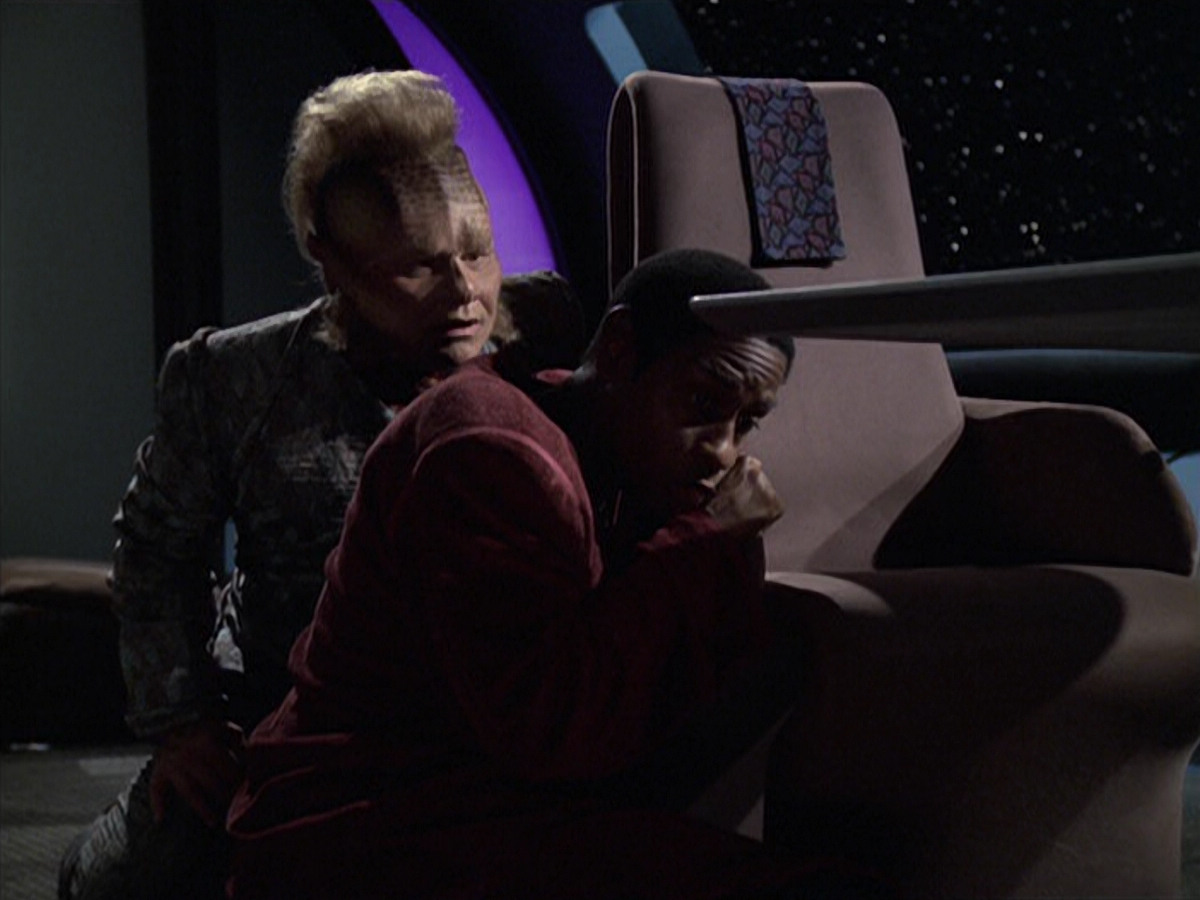 extant_StarTrek_VOY_6x06-Riddles_01720.jpg