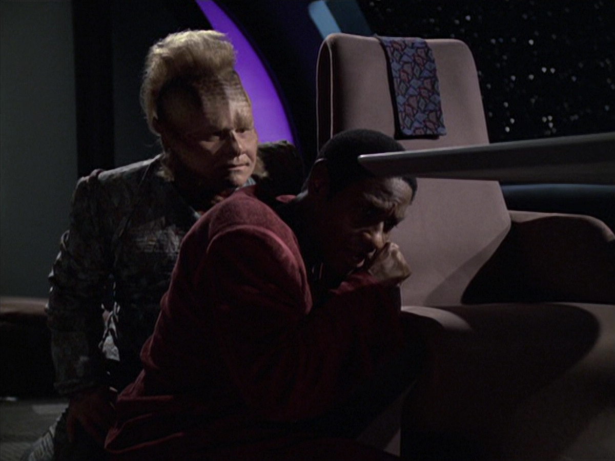 extant_StarTrek_VOY_6x06-Riddles_01723.jpg